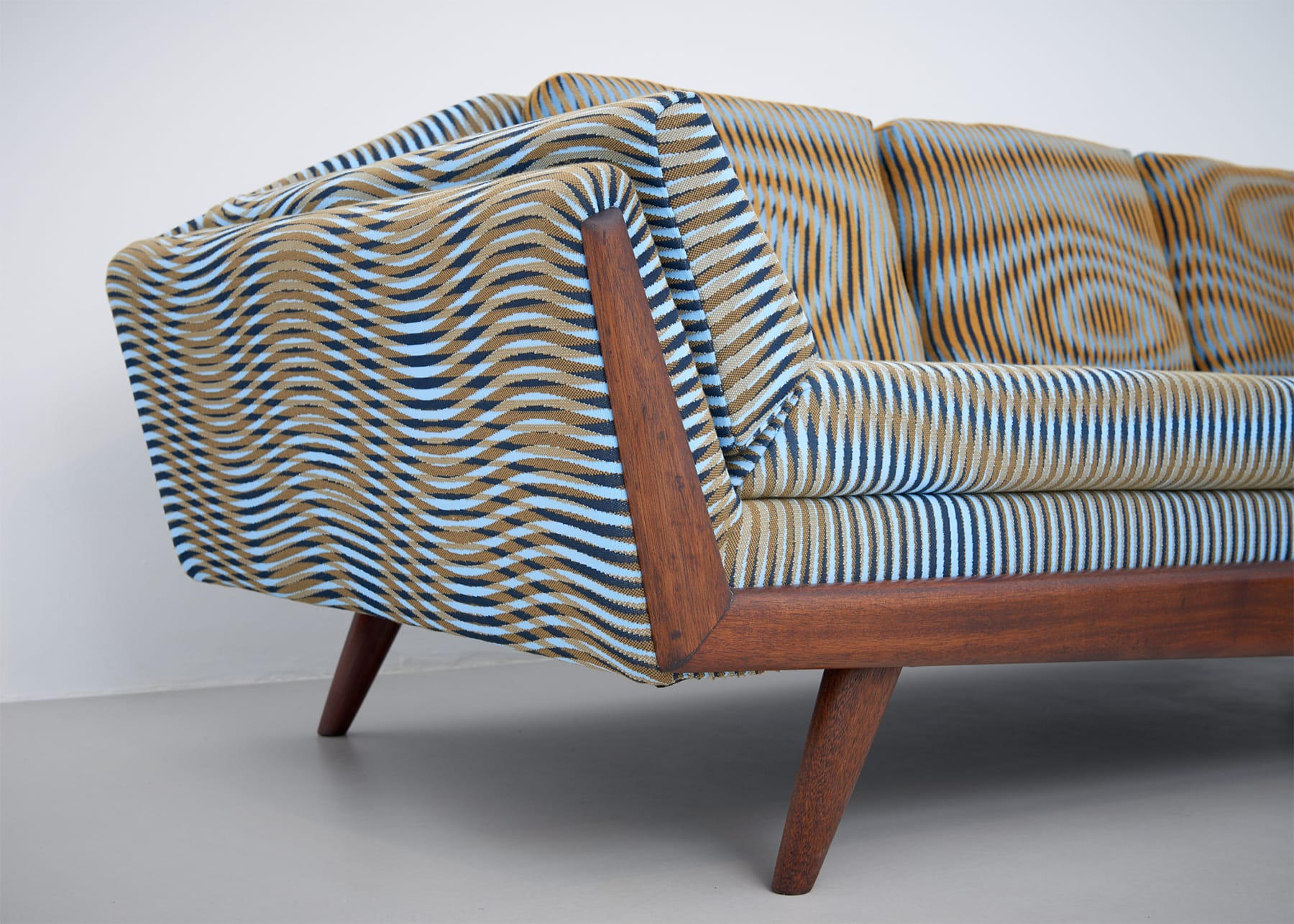 Upholstery-Knit-Gondola-Sofa-3