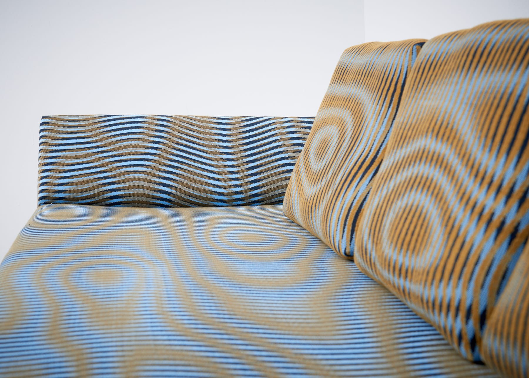 Upholstery-Knit-Gondola-Sofa_2